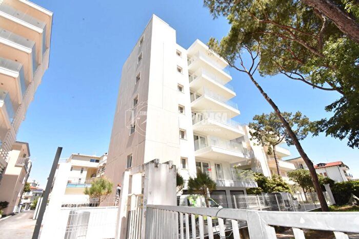 Appartamento quadrilocale in vendita in Via Andrea Bafile ° Accesso al Mare, Jesolo