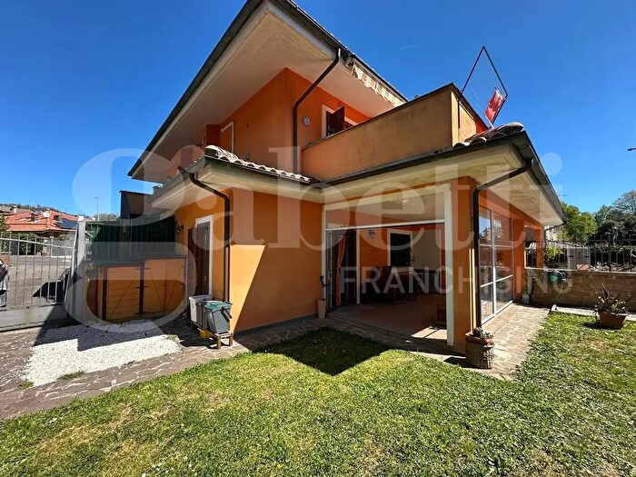 Casa bilocale in vendita in Via Prati del Ponte, Manziana