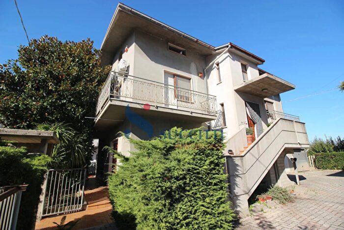 Casa con 8 locali in vendita in Via dei Tigli, Alba Adriatica