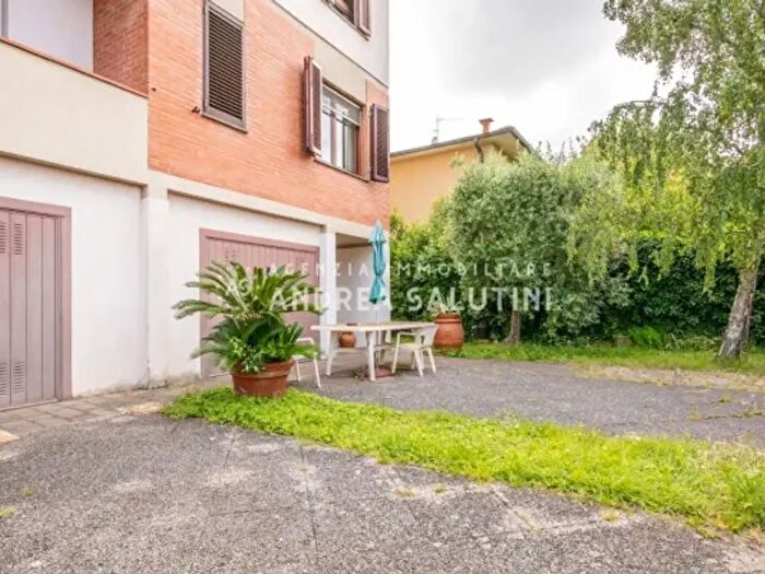 Casa con 6 locali in vendita in Pontedera