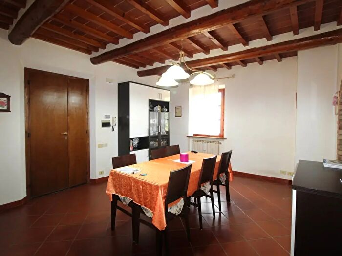 Appartamento con 9 locali in vendita in Poggibonsi