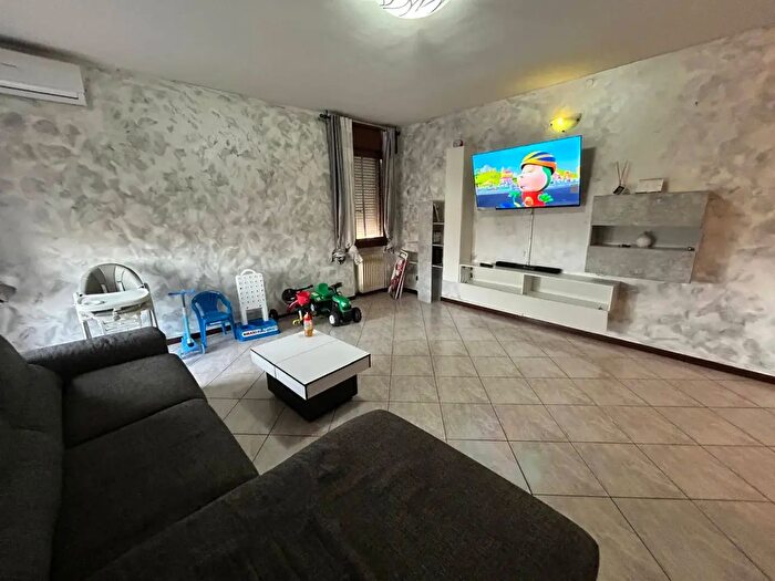 Appartamento con 5 locali in vendita in Viale Porta Po b, Rovigo
