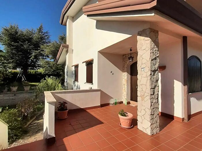 Casa con 5 locali in vendita in Via Circonvallazione Cerano, Torre Cajetani