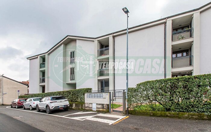 Appartamento trilocale in vendita in Venegono Inferiore