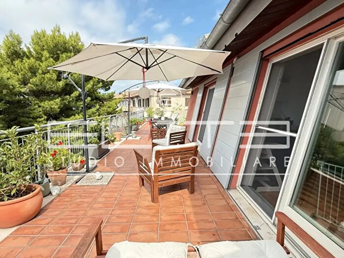 Appartamento con 6 locali in vendita in Varano, Ancona