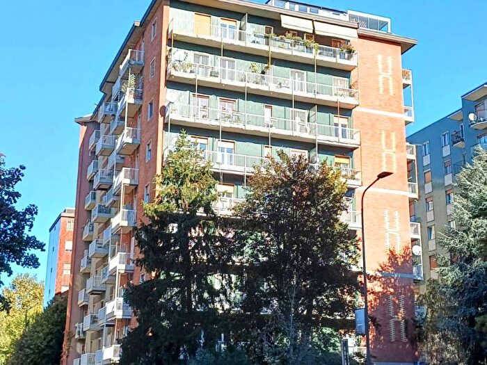 Appartamento bilocale in affitto in viale Legioni Romane, Bande Nere, Milano