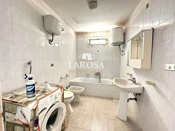 Casa con 9 locali in vendita in Via Castriota, Calimera