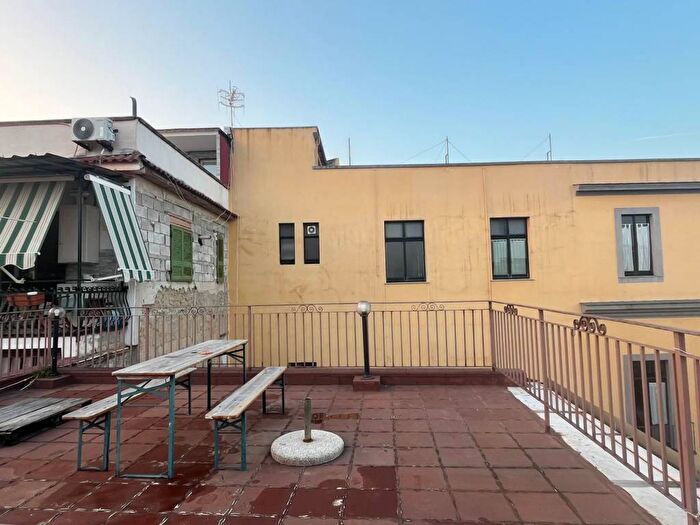 Appartamento trilocale in affitto in Via dei Tribunali, Centro Storico, Napoli