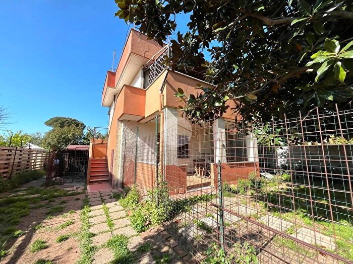Casa con 6 locali in vendita in Via delle Cycas, Ardea