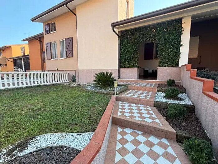 Casa quadrilocale in vendita in Alfianello