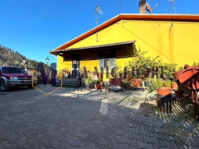 Appartamento quadrilocale in vendita in Via Rilaio, Vaiano