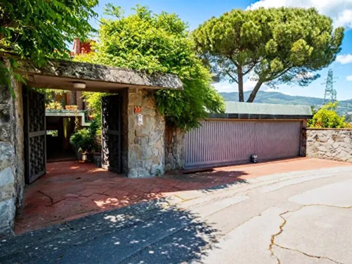 Casa con 6 locali in vendita in Via dei Massoni, Firenze