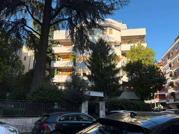 Appartamento quadrilocale in affitto in via Francesco Ferrara, Vigna Clara Vigna Stelluti, Roma