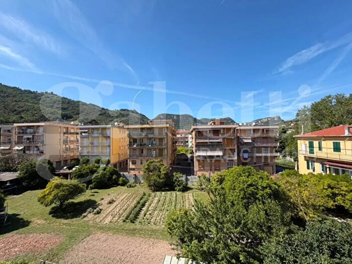 Appartamento quadrilocale in vendita in Vico Melogno, Finale Ligure