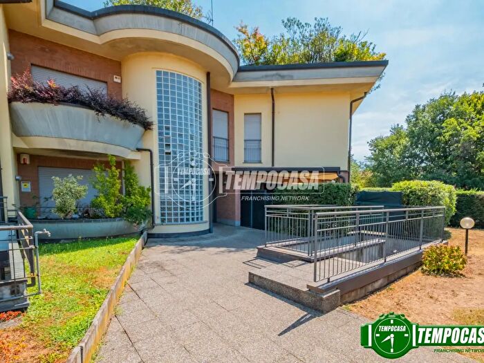 Appartamento bilocale in vendita in Via Sondrio, Inveruno