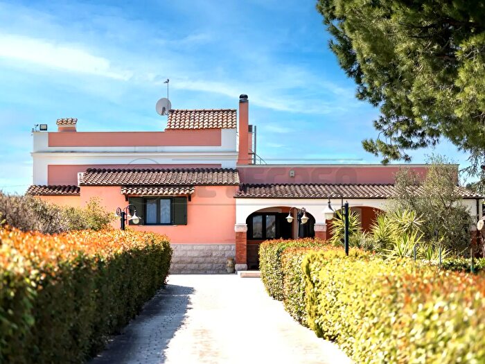 Casa con 5 locali in vendita in Via Crosta, Bisceglie