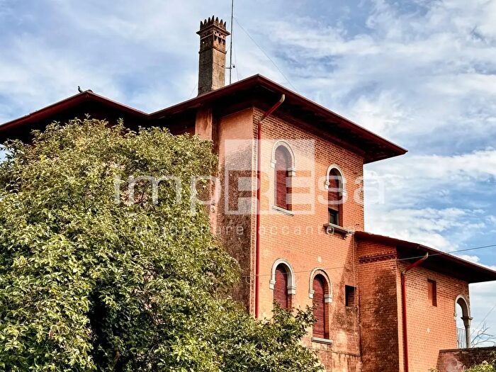 Casa con 10 locali in vendita in Piazza Vittoria, Ormelle