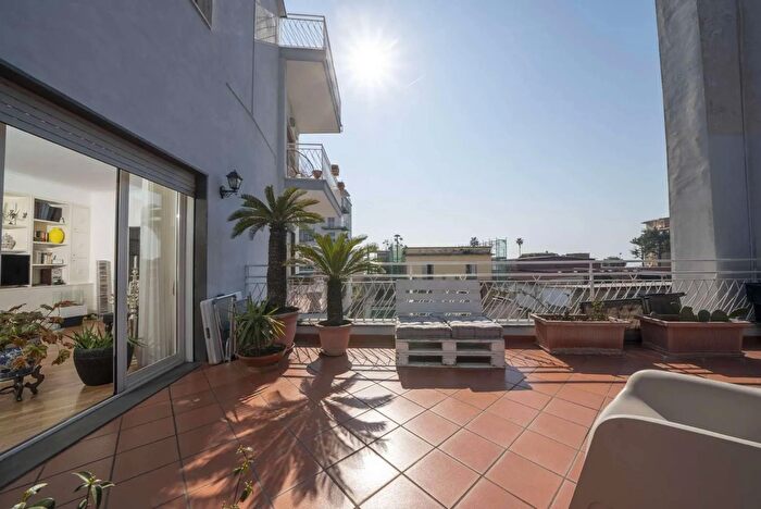 Appartamento con 9 locali in vendita in Via Manzoni Napoli, Napoli