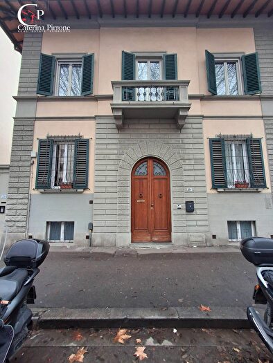 Appartamento con 6 locali in vendita in Viale dei Mille, Firenze