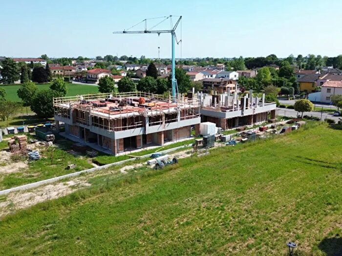 Casa quadrilocale in vendita in Via Roveri, Abano Terme