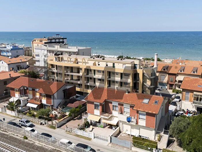 Appartamento con 6 locali in vendita in Via Foglia, Mondolfo