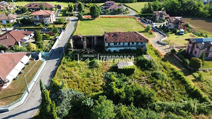 Casa con 8 locali in vendita in Via ai Colli, Barbania