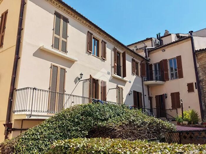 Appartamento trilocale in vendita in Via Roma, Offida