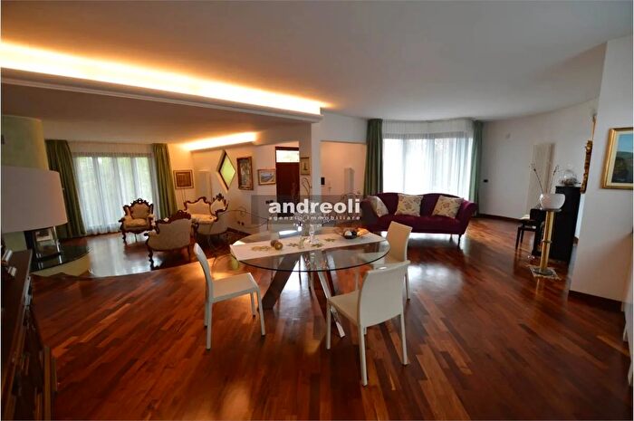 Casa con 5 locali in vendita in Castelbellino