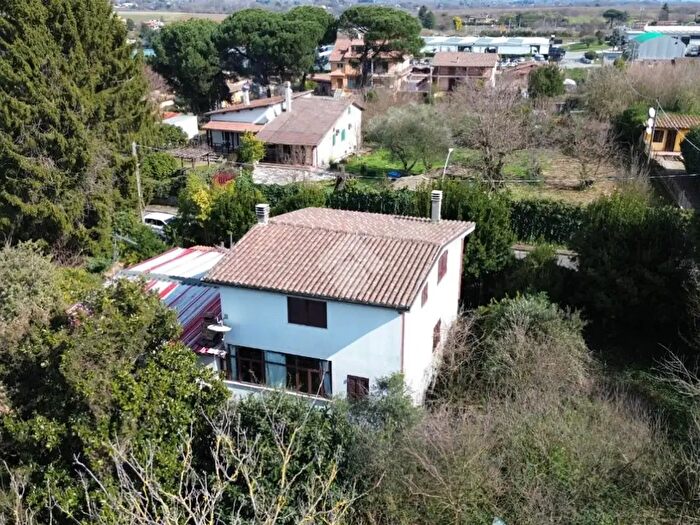 Casa con 6 locali in vendita in Ventiduesima Str, Labico
