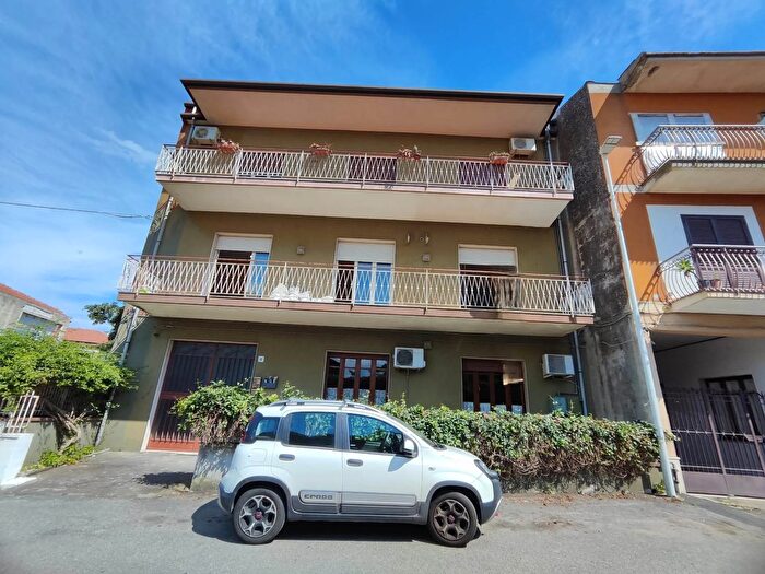 Appartamento quadrilocale in vendita in Via Roma Aci Bonaccorsi, Aci Bonaccorsi