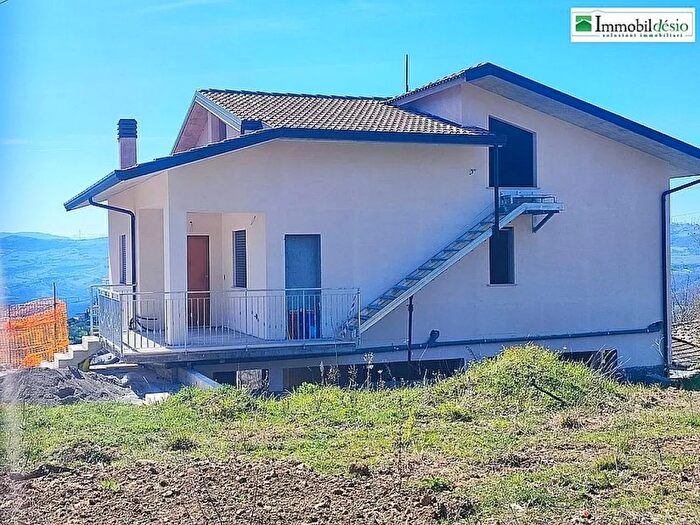 Casa con 6 locali in vendita in Picerno