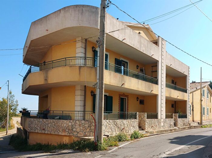 Casa con 5 locali in vendita in Via Petraro, Messina