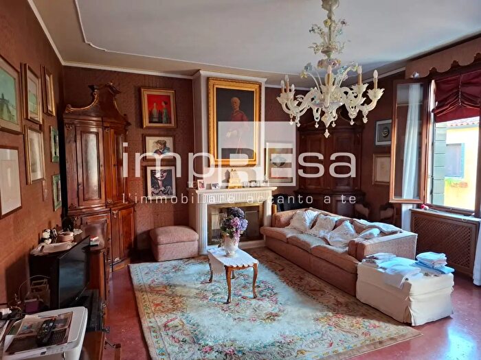 Appartamento con 12 locali in vendita in Sestiere Cannaregio, Venezia
