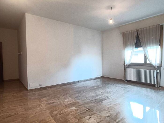 Appartamento con 5 locali in affitto in Faenza