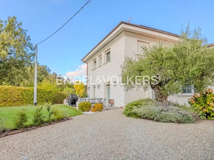 Casa con 6 locali in vendita in Via di Sesto, Bologna