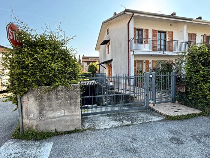 Casa con 6 locali in vendita in Piazza Invalidi del Lavoro, Tregnago
