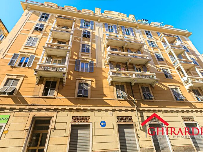 Appartamento con 6 locali in vendita in Via Carlo Corsi, Genova