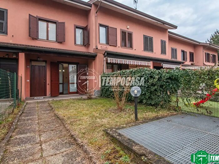 Casa quadrilocale in vendita in Via Firenze, Garbagnate Milanese