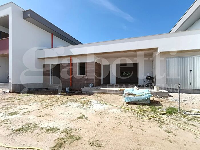 Casa trilocale in vendita in Via Casal di Claudia Snc, Anzio