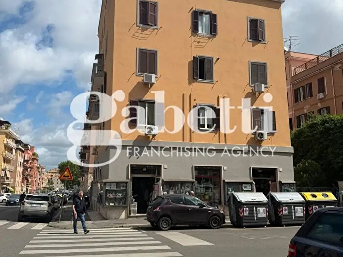 Appartamento bilocale in vendita in Via delle Giunchiglie, Roma