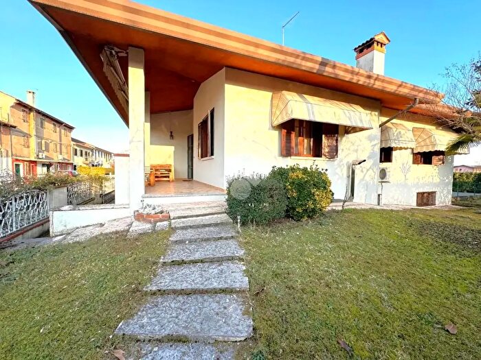 Casa quadrilocale in vendita in Via del Bellato, Ponzano Veneto