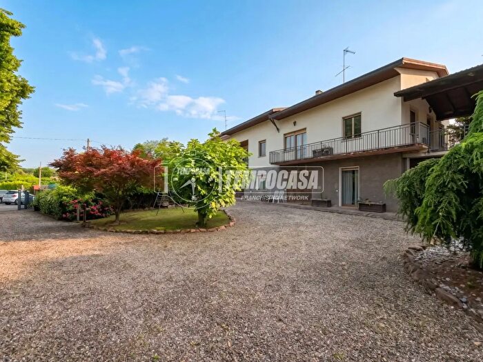 Casa con 7 locali in vendita in Via San Francesco, Binago