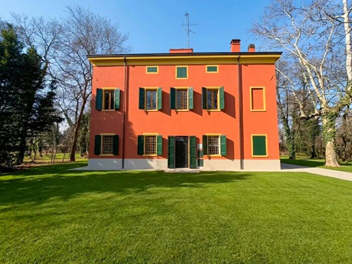 Casa con 17 locali in vendita in Castelnuovo Rangone