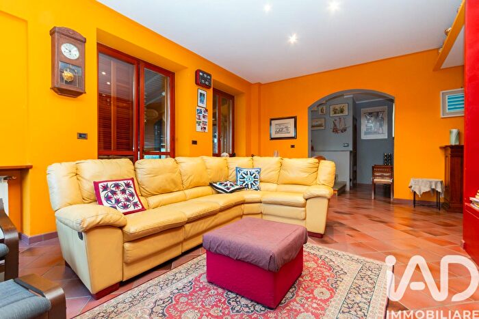 Casa con 5 locali in vendita in Via La Loggia, Carignano