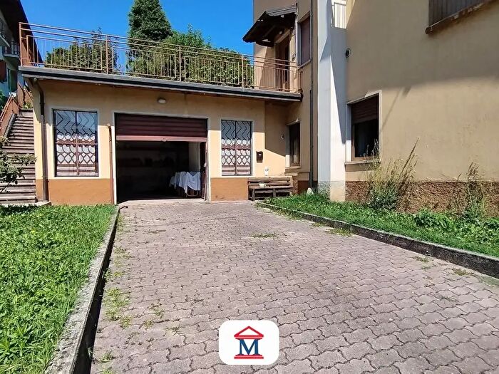 Appartamento quadrilocale in vendita in Val Brembilla