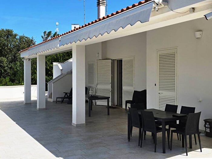 Casa quadrilocale in affitto in Via Barbara, Ostuni Costa, Ostuni
