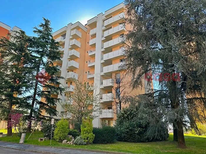 Appartamento quadrilocale in vendita in Via Sporting Mirasole, Opera