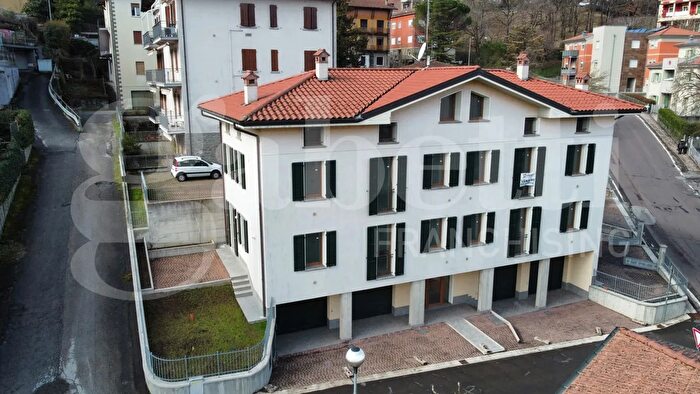 Appartamento con 6 locali in vendita in Via Buini, Alto Reno Terme