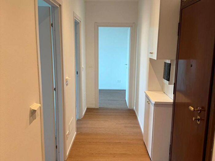 Appartamento quadrilocale in affitto in Via Monte Ceneri, Ghisolfa Mac Mahon, Milano