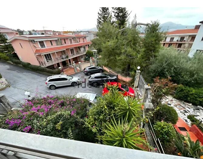 Casa con 6 locali in vendita in Via Giuseppe Pezzotti, Scalea